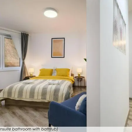 B101 - Liberty Bridge Lovely With Free Parking Apartment