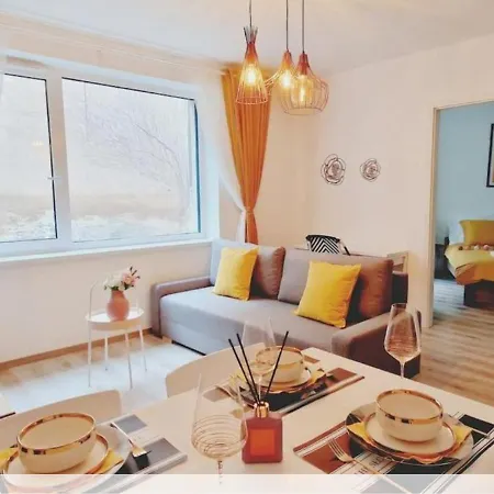 B101 - Liberty Bridge Lovely With Free Parking Apartment *